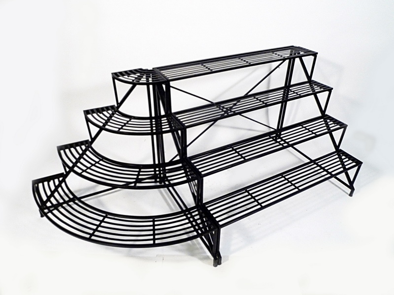 puesto 4 estantes(metal) recto 80x105x75 6u. curvo 80x75x75 6u. (prof.estantes 17)